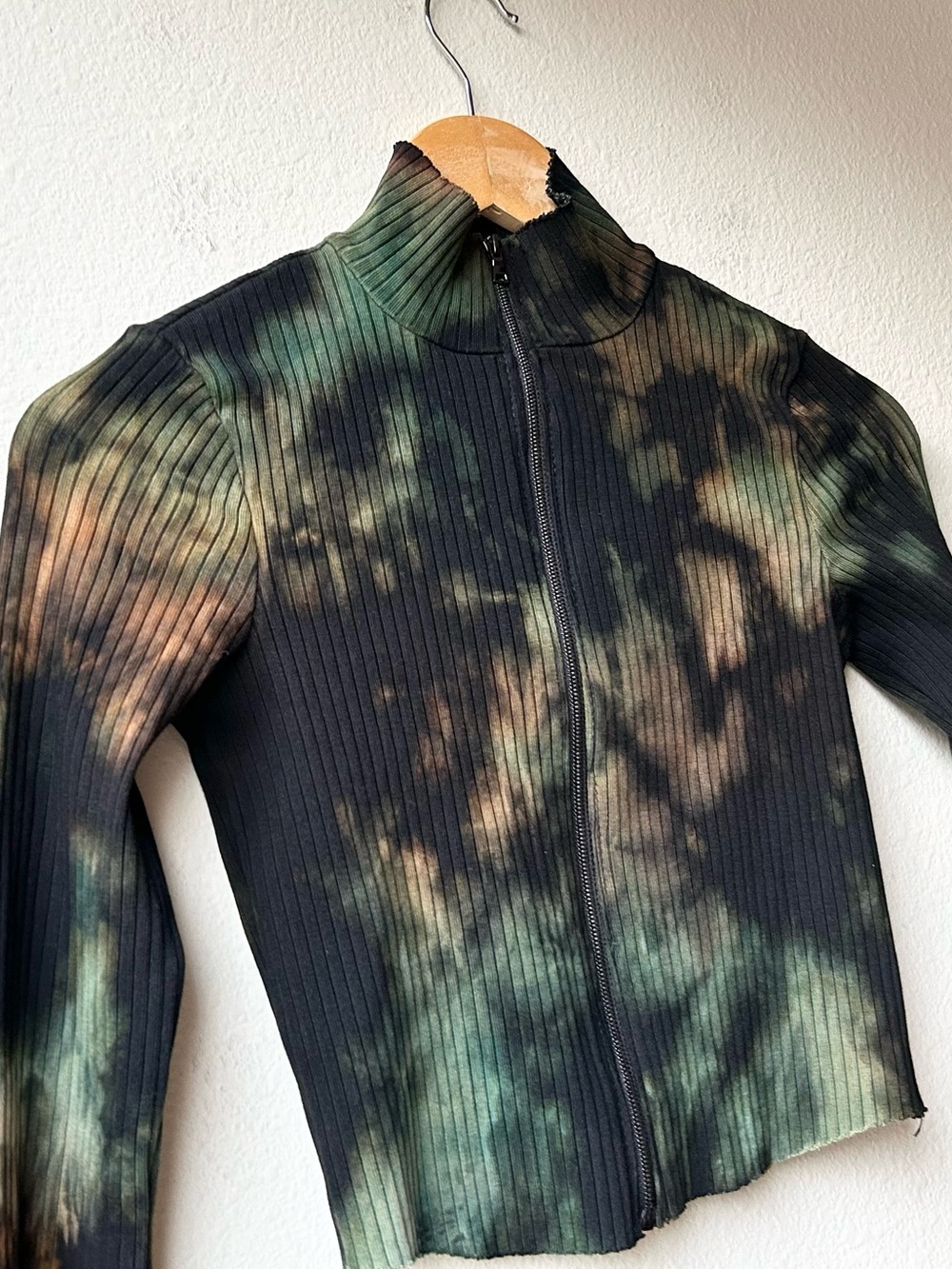 NWT Cotton Citizen Ibiza Turtleneck Ribbed Crop Top in Green Desert Mirage Sz XS - Picture 7 of 16